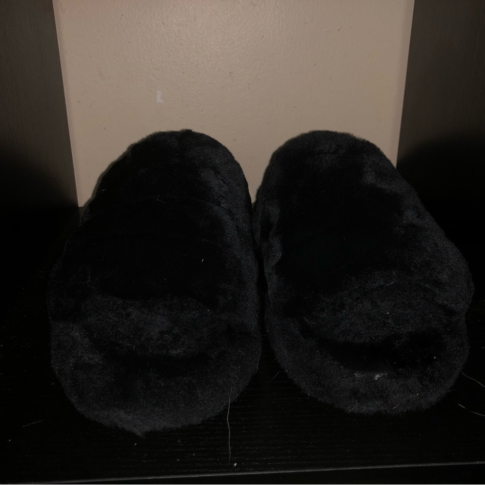 Black Classic Ugg Slides - Picture 2 of 3